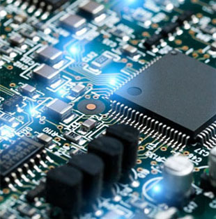 foto de uma placa eletronica com zoom no microcontrolador