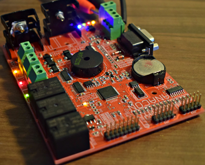 Montagem eletrônica de uma placa para Central de Alarme de incêndio feita pela ControlChip 