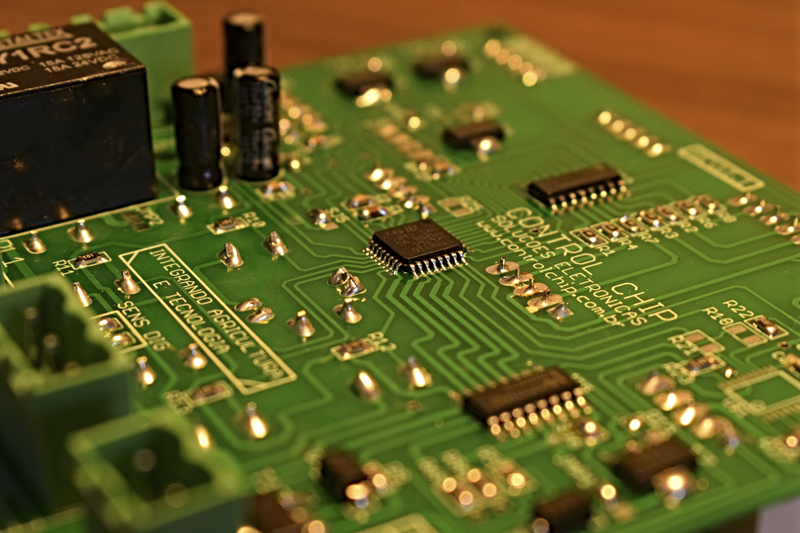 Montagem de Placa sendo feita para sistema de Secagem de Grãos de Café