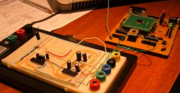 Montagem em protoboard de um circuito filtro passa baixa
