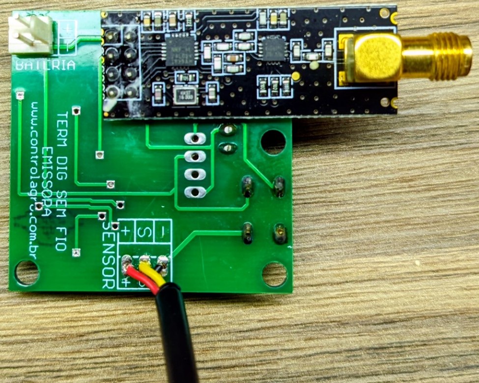 imagem termometro frente circuito termômetro emissor